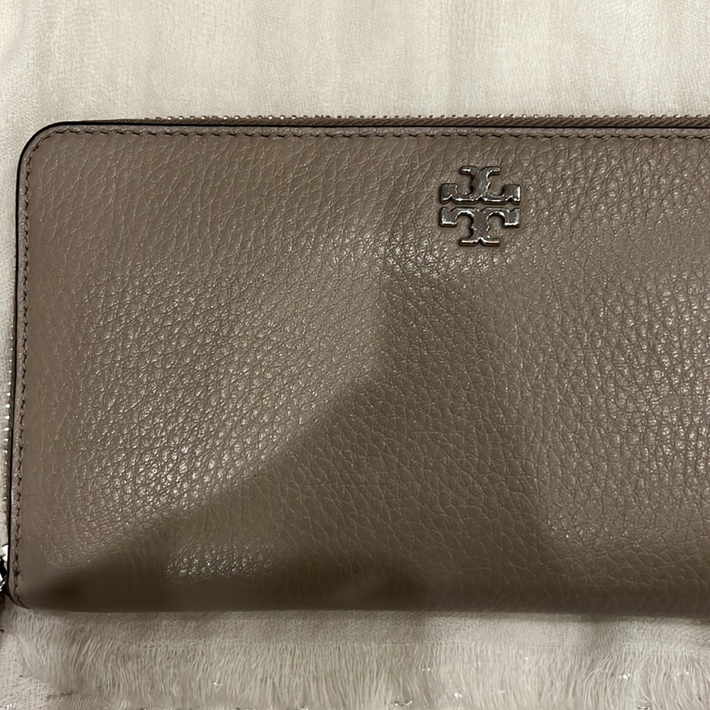 Tory Burch Wallet - Picture 2 of 4